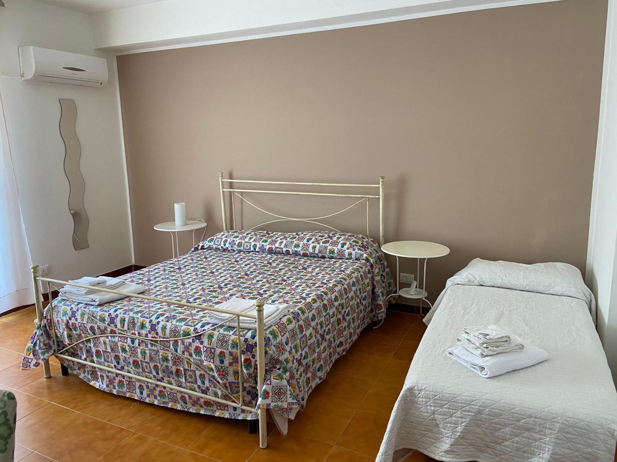 Dragonfly Rooms New Trapani Esterno foto